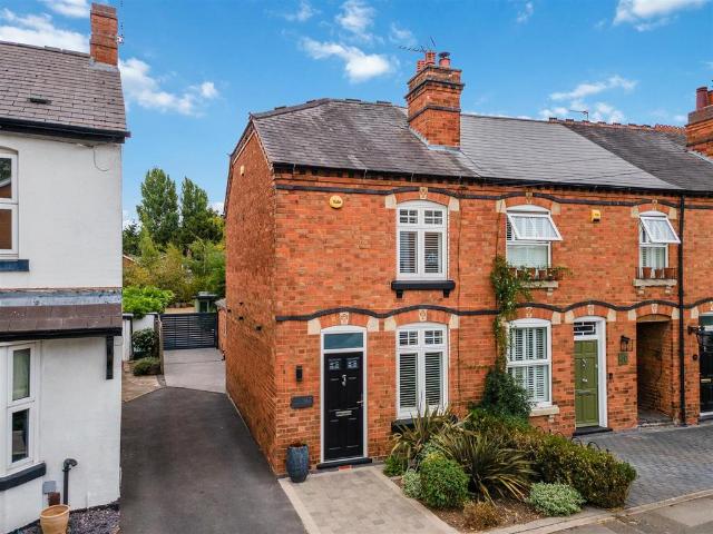 3 bedroom end of terrace house for sale