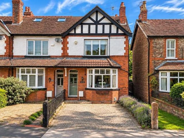 3 bedroom end of terrace house for sale