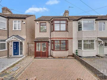 3 bedroom end of terrace house for sale