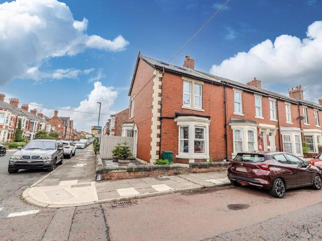 3 bedroom end of terrace house for sale