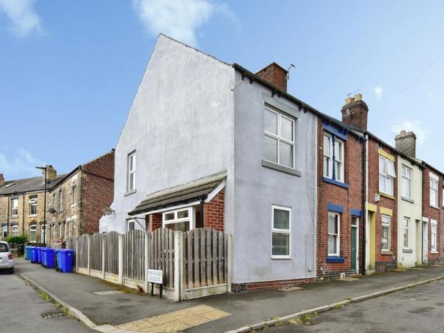 3 bedroom end of terrace house for sale