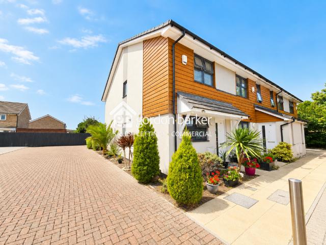 3 bedroom end of terrace house for sale