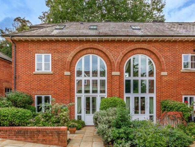 3 Bedroom End Of Terrace House For Sale In Cobham