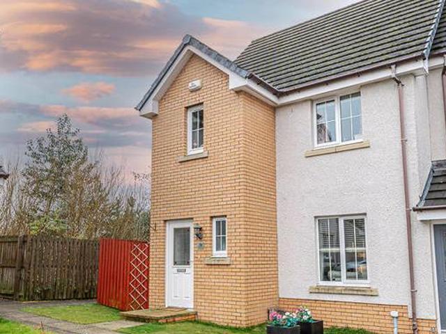 3 bedroom end of terrace house for sale in Canalside Drive Reddingmuirhead FK2