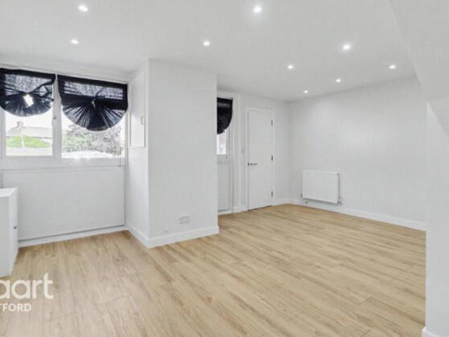 3 bedroom end of terrace house for sale in Bennett Close, Welling, DA16