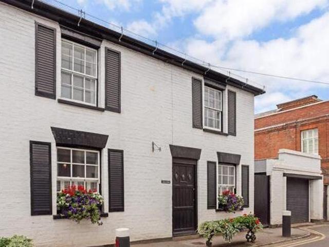 3 Bedroom End Of Terrace House For Sale In Maidenhead, Berkshire