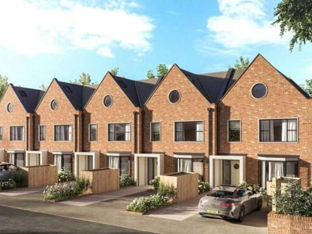3 Bedroom End Of Terrace House For Sale In Surrey