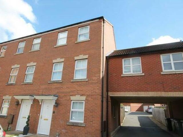 3 bedroom end of terrace house for sale in Timble Road Leicester LE5