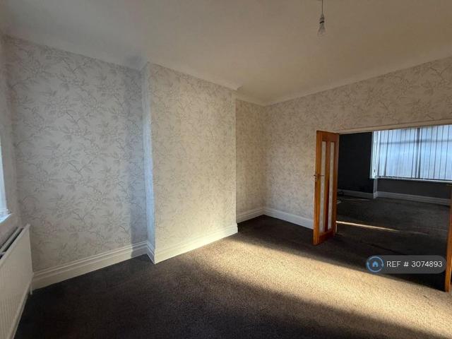 3 bedroom end of terrace house to rent