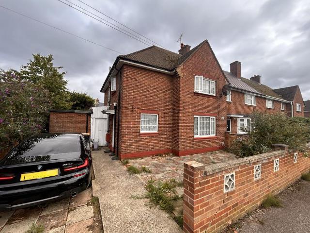 3 bedroom end of terrace house to rent