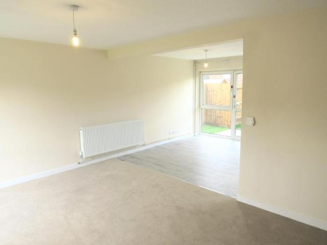 3 bedroom end of terrace house to rent