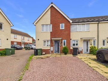 3 bedroom end of terrace house to rent