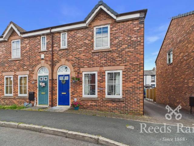 3 bedroom end of terrace house to rent