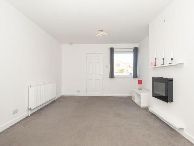 3 bedroom end of terrace house to rent