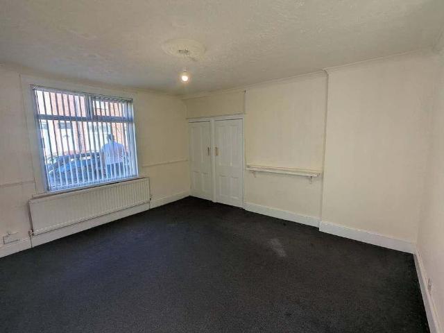 3 bedroom end of terrace house to rent