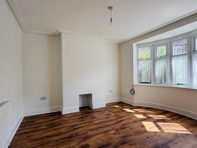 3 bedroom end of terrace house to rent