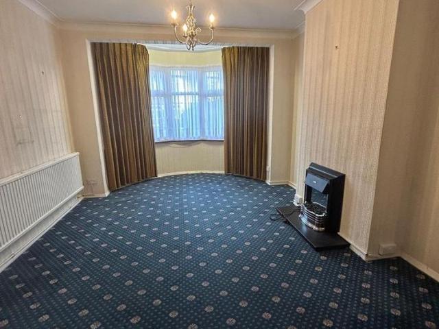 3 bedroom end of terrace house to rent