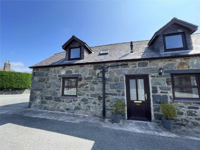 3 bedroom end of terrace house to rent