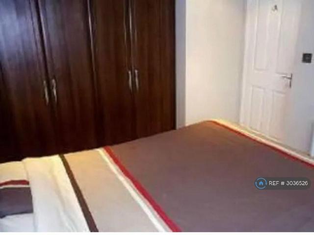 3 bedroom end of terrace house to rent