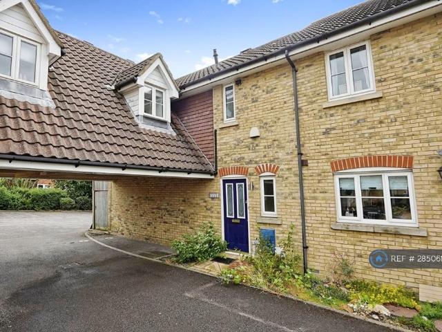 3 bedroom end of terrace house to rent