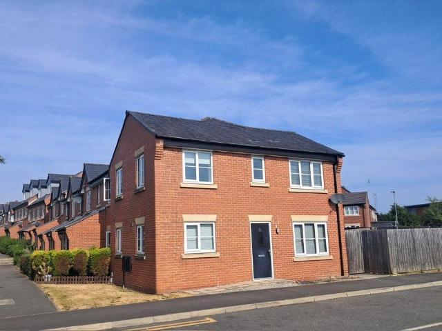 3 bedroom end of terrace house to rent