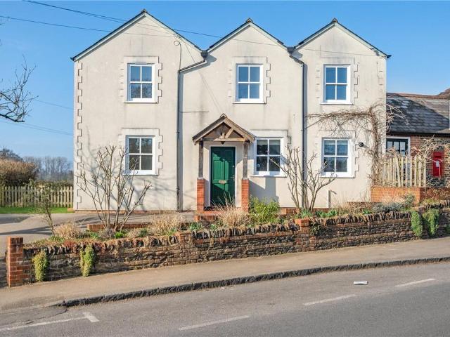 3 bedroom end of terrace house to rent