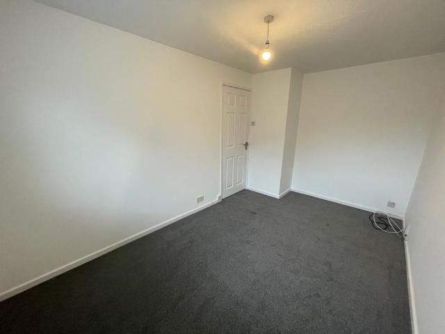 3 bedroom end of terrace house to rent