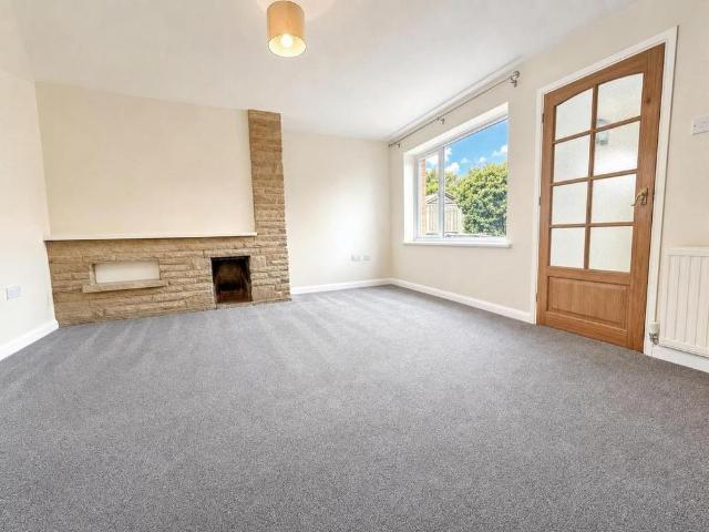3 bedroom end of terrace house to rent