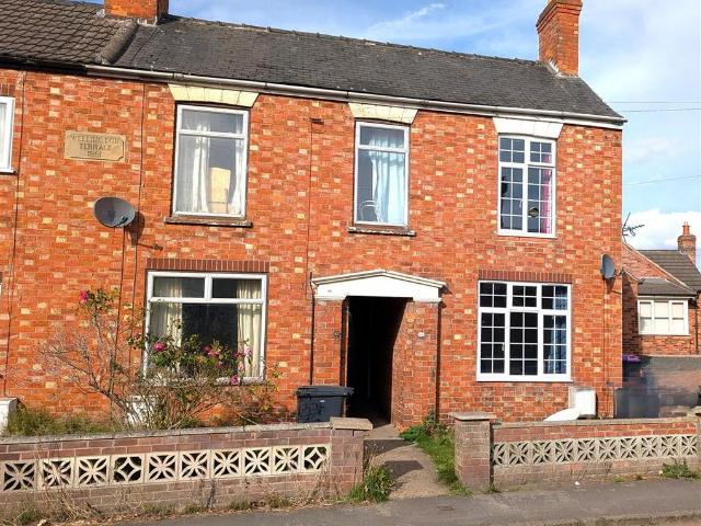 3 bedroom end of terrace house to rent