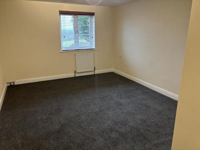 3 bedroom end of terrace house to rent