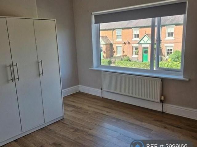 3 bedroom end of terrace house to rent