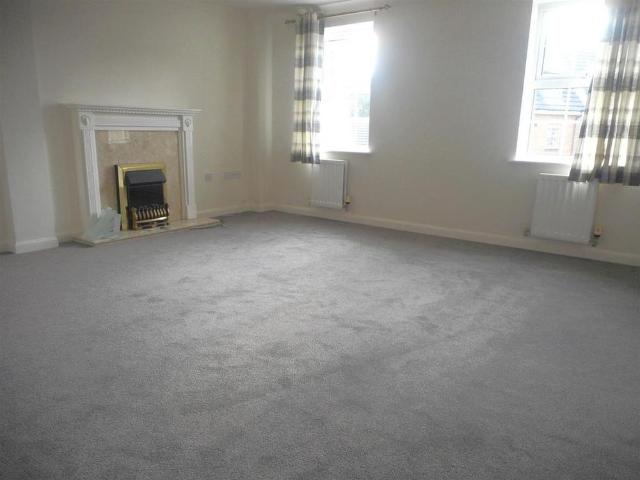 3 bedroom end of terrace house to rent