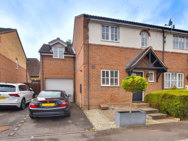 3 bedroom end of terrace house to rent