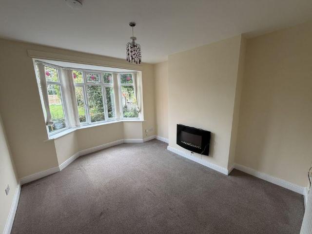 3 bedroom end of terrace house to rent
