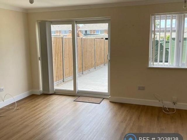 3 bedroom end of terrace house to rent
