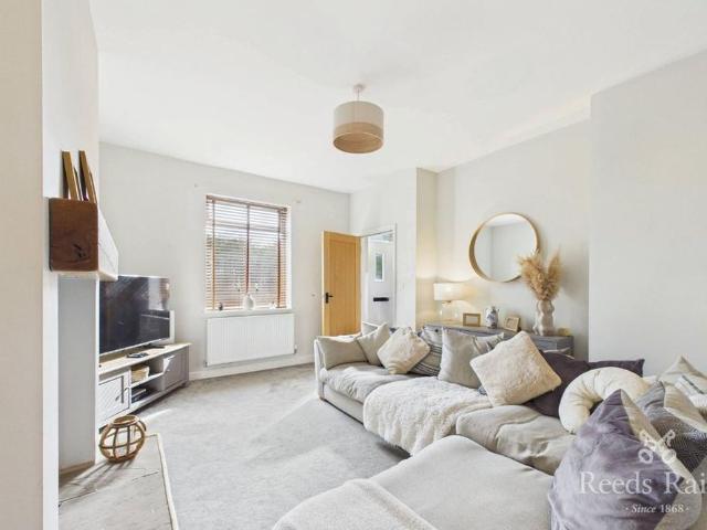 3 bedroom end of terrace house to rent
