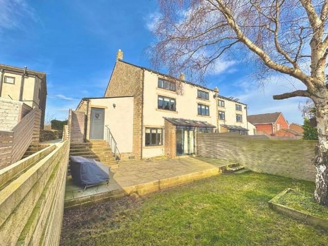 3 bedroom end of terrace house to rent