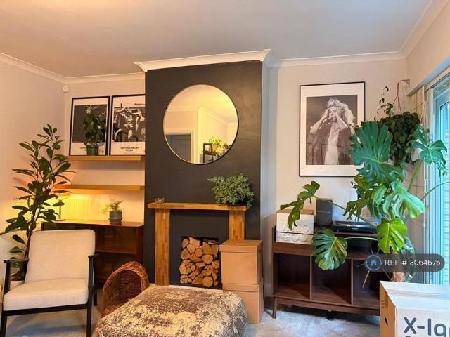 3 bedroom end of terrace house to rent