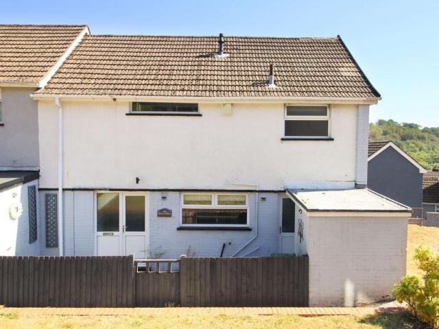 3 bedroom end of terrace house to rent
