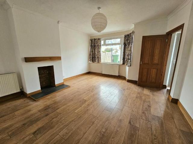 3 bedroom end of terrace house to rent