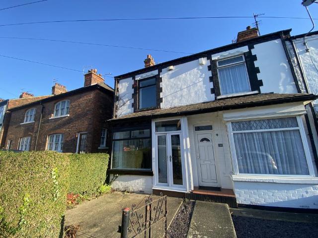 3 bedroom end of terrace house to rent