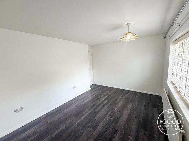 3 bedroom end of terrace house to rent