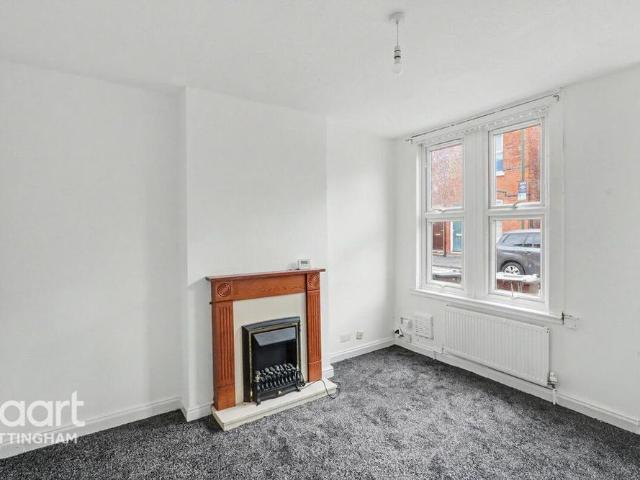 3 bedroom end of terrace house to rent