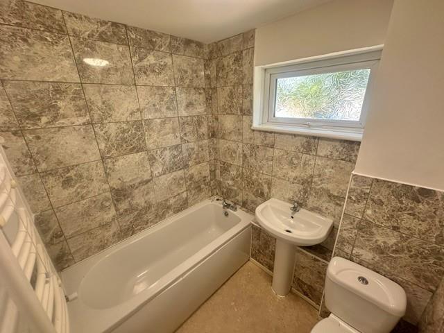 3 bedroom end of terrace house to rent