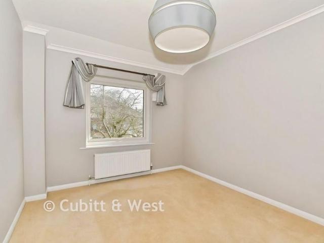 3 bedroom end of terrace house to rent