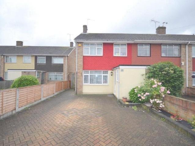 3 bedroom end of terrace house to rent