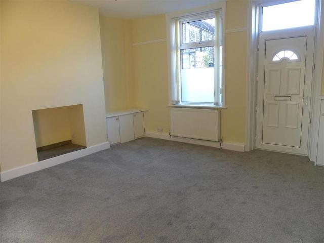 3 bedroom end of terrace house to rent