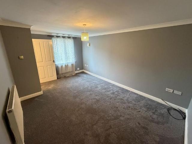 3 bedroom end of terrace house to rent