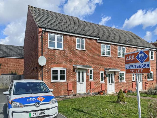 3 bedroom end of terrace house to rent
