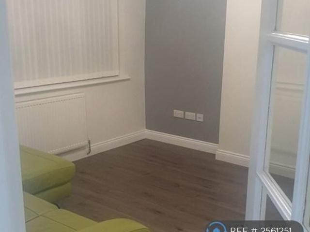3 bedroom end of terrace house to rent